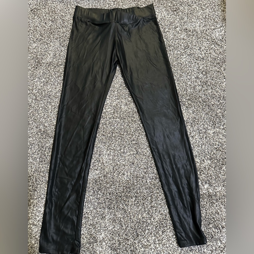 Vizio Gray and White Clothing Tags